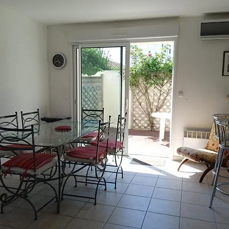 La Maison Aux Volets Rouges Villa *