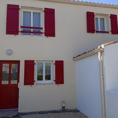 La Maison Aux Volets Rouges Villa