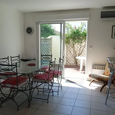 La Maison Aux Volets Rouges Villa *